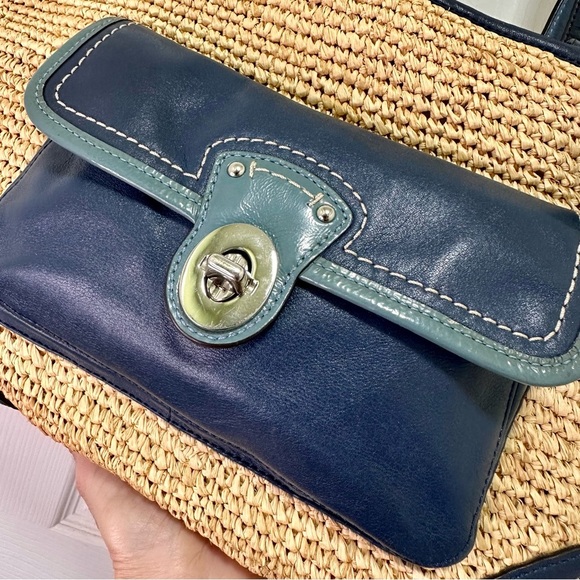 Coach Legacy Vintage Straw Tote in Natural with Navy Leather Trim and Turnlock - Picture 7 of 17
